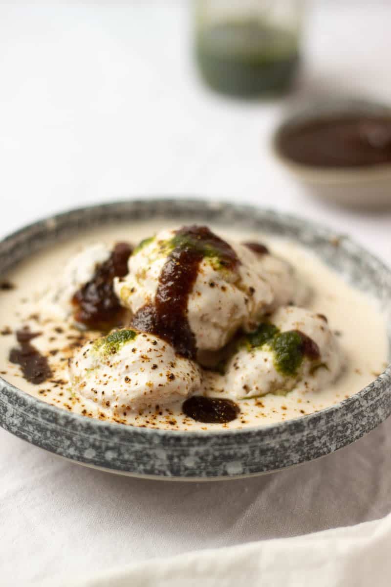 Dahi_Baray with chutneys in the background