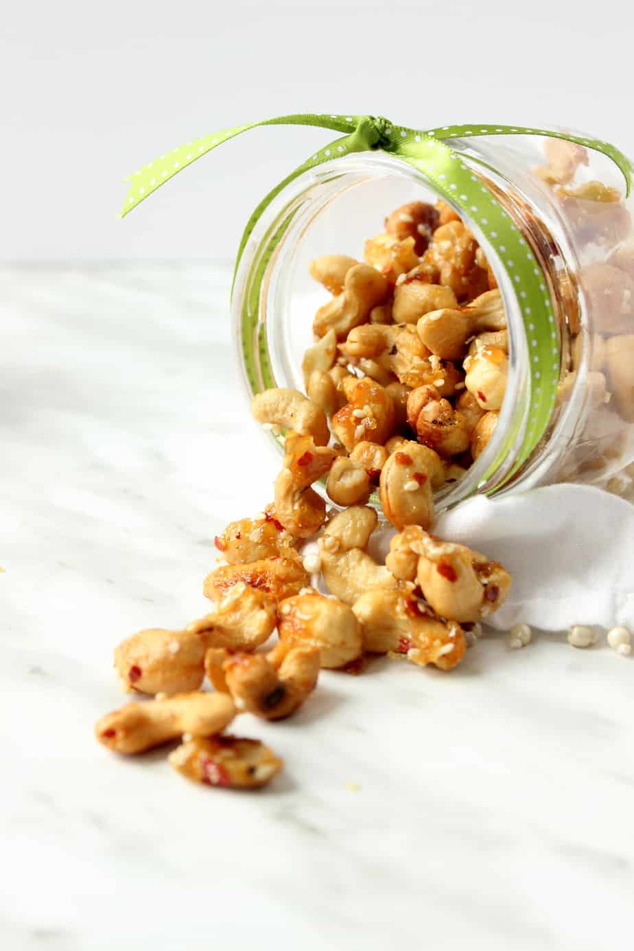 Sweet and Spicy Roasted Cashews with Honey & Ginger!