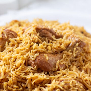 close up of chicken pulao