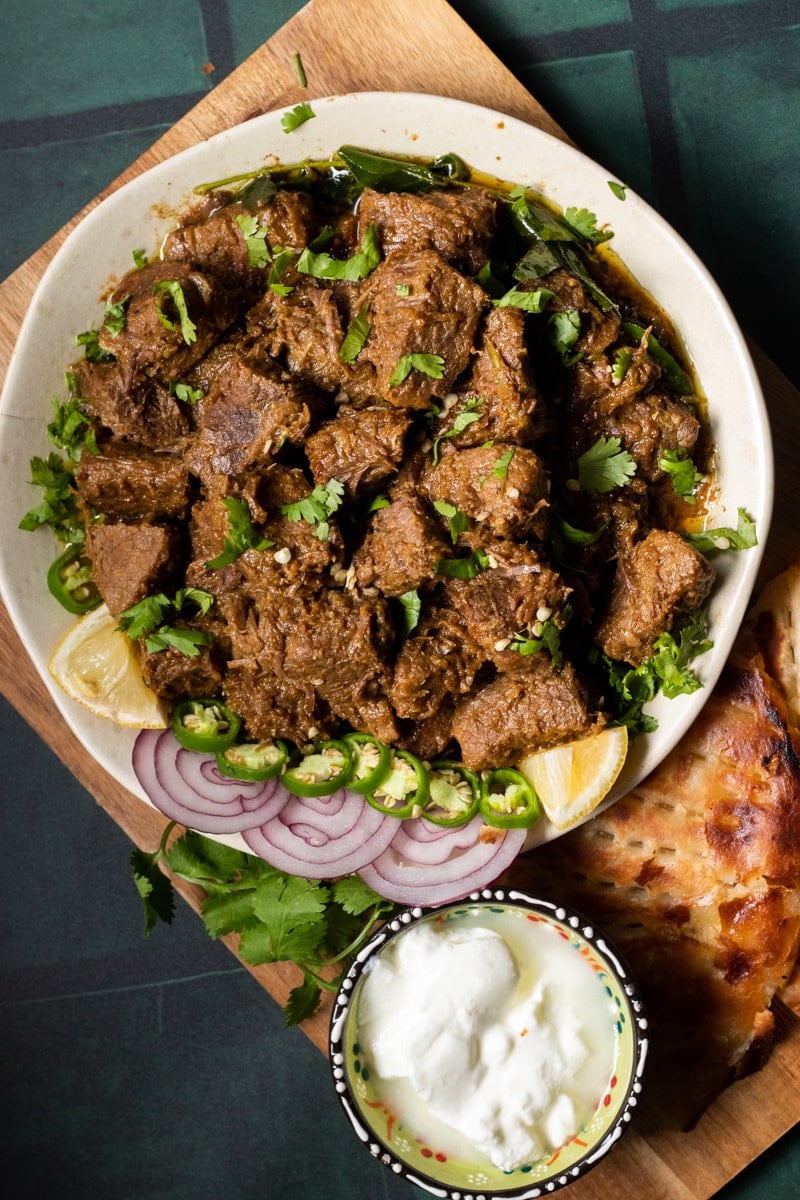 Tala Hua Gosht, onions, sheermal and dahi