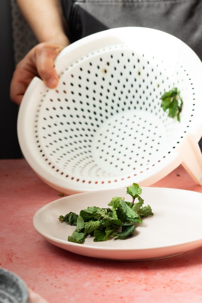 how to remove mint from stalks using a colander
